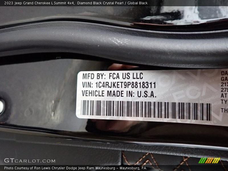 Diamond Black Crystal Pearl / Global Black 2023 Jeep Grand Cherokee L Summit 4x4