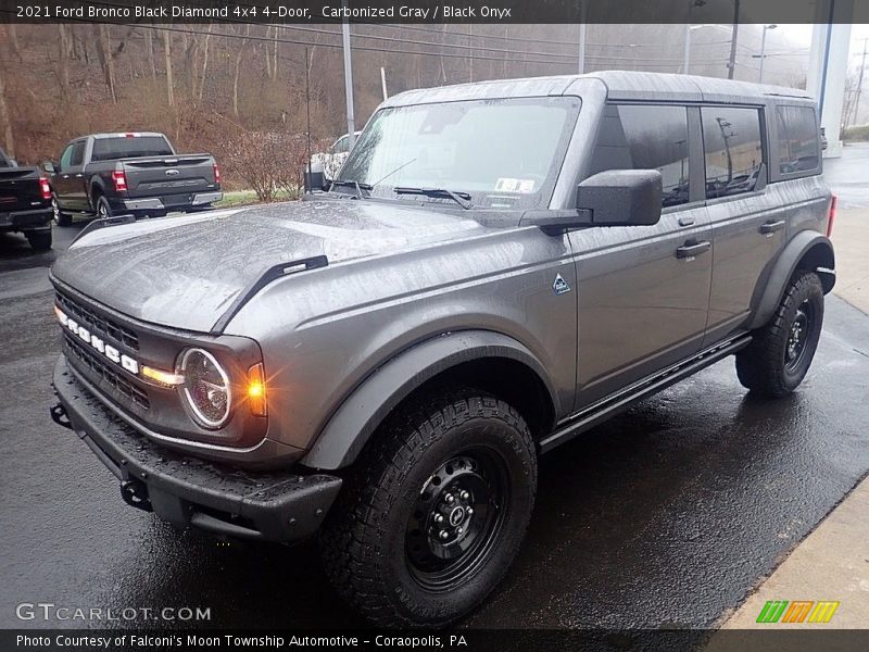 Front 3/4 View of 2021 Bronco Black Diamond 4x4 4-Door