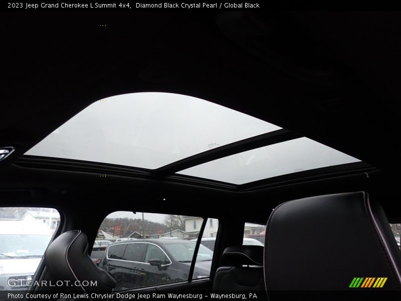 Diamond Black Crystal Pearl / Global Black 2023 Jeep Grand Cherokee L Summit 4x4