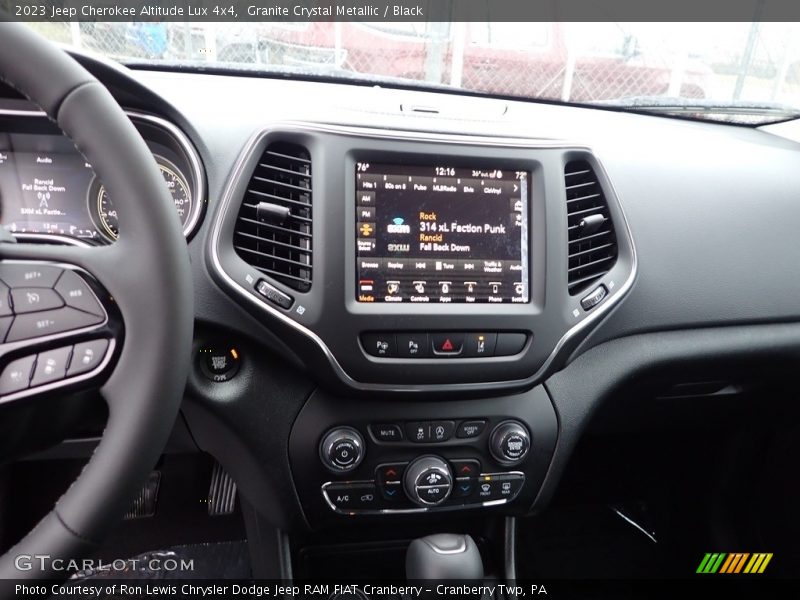 Granite Crystal Metallic / Black 2023 Jeep Cherokee Altitude Lux 4x4