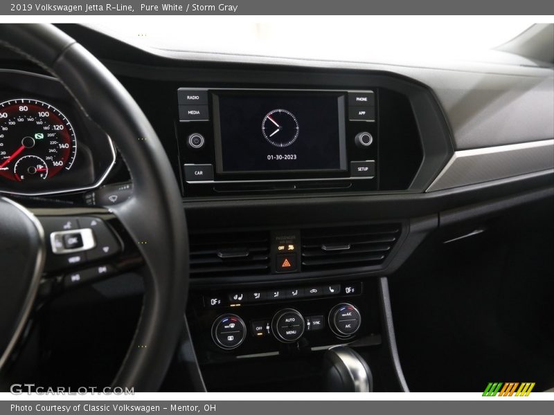 Pure White / Storm Gray 2019 Volkswagen Jetta R-Line