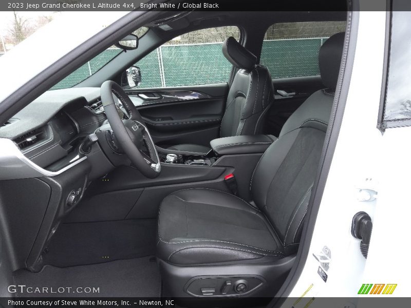 Bright White / Global Black 2023 Jeep Grand Cherokee L Altitude 4x4