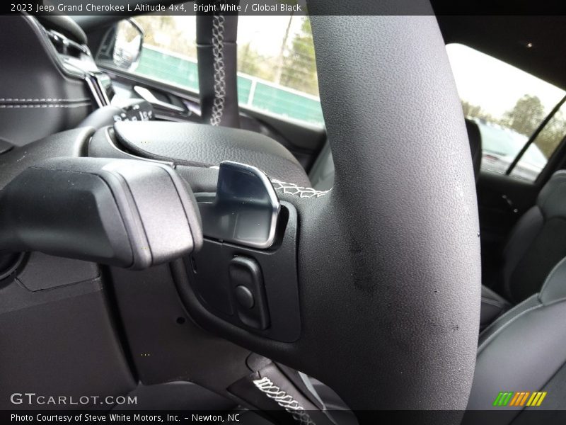 Bright White / Global Black 2023 Jeep Grand Cherokee L Altitude 4x4