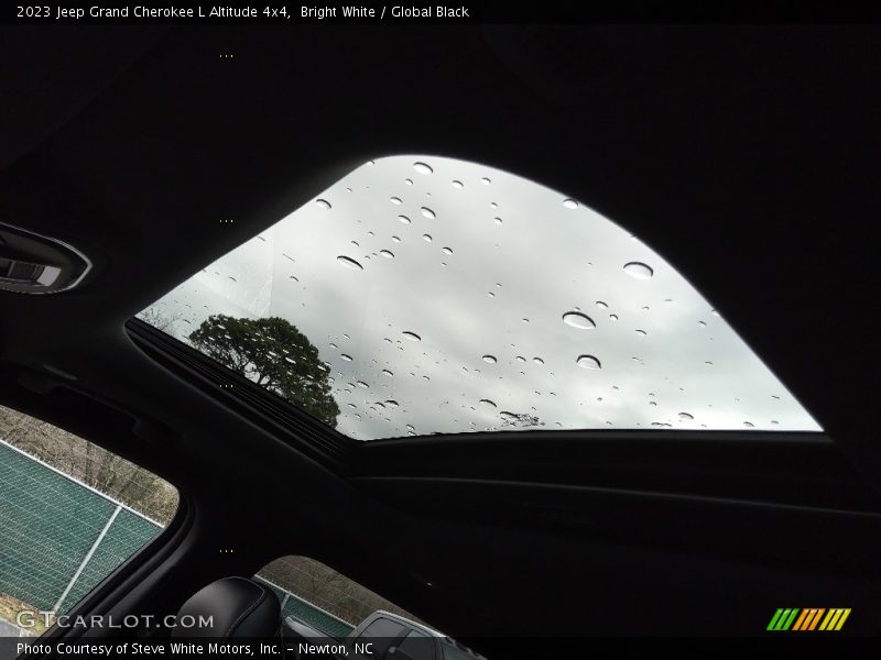 Bright White / Global Black 2023 Jeep Grand Cherokee L Altitude 4x4