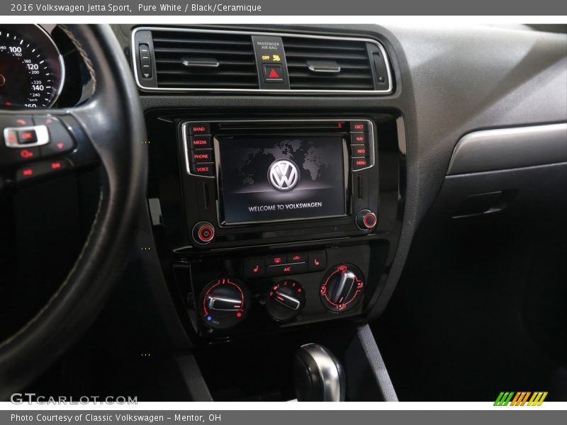 Pure White / Black/Ceramique 2016 Volkswagen Jetta Sport