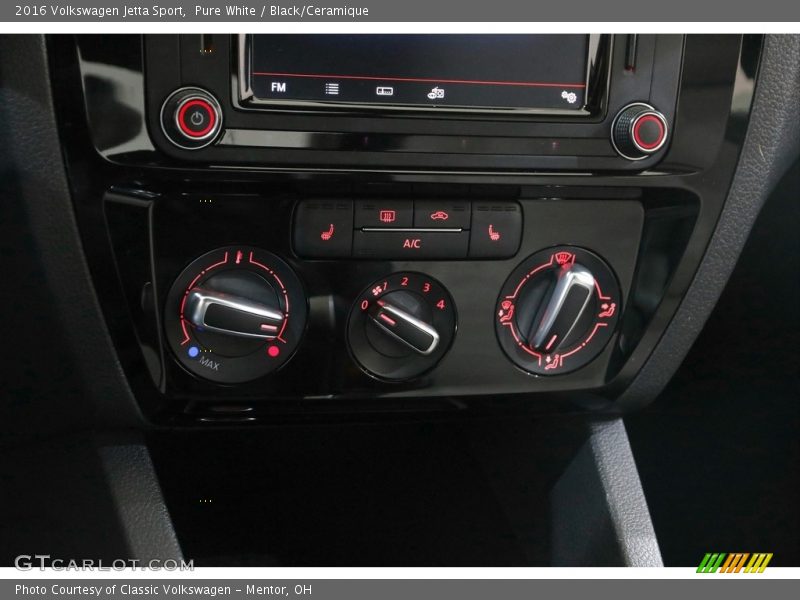 Pure White / Black/Ceramique 2016 Volkswagen Jetta Sport