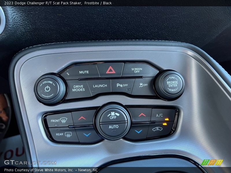 Controls of 2023 Challenger R/T Scat Pack Shaker