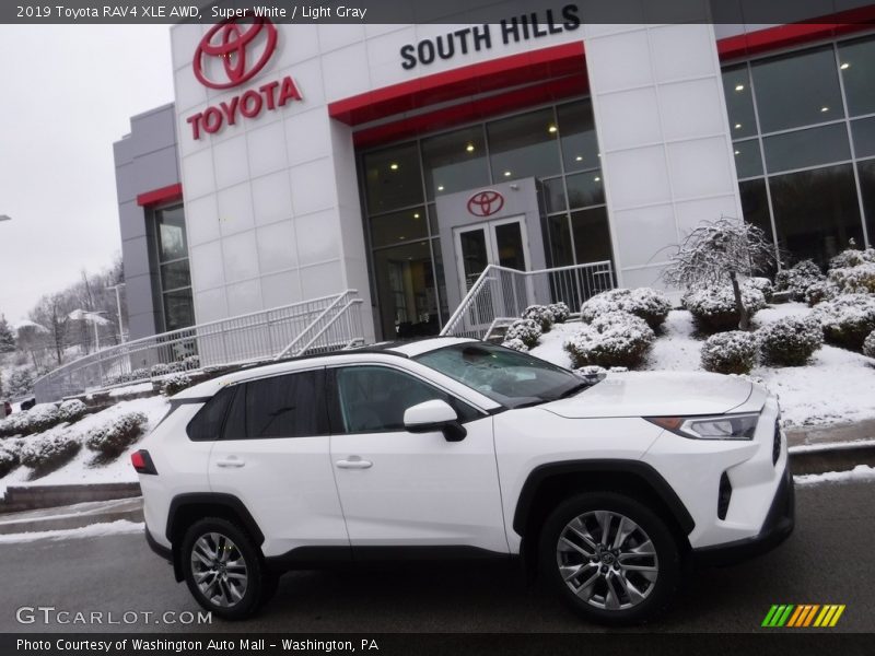 Super White / Light Gray 2019 Toyota RAV4 XLE AWD