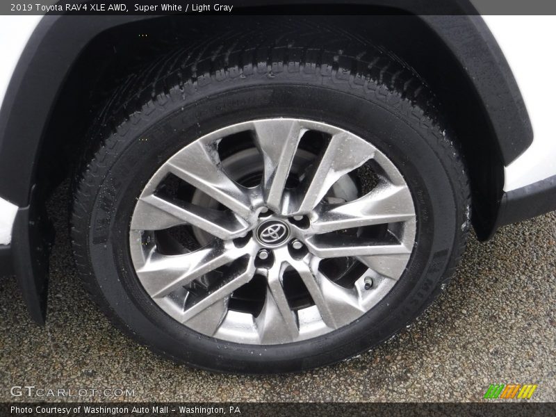 Super White / Light Gray 2019 Toyota RAV4 XLE AWD