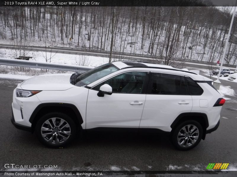 Super White / Light Gray 2019 Toyota RAV4 XLE AWD