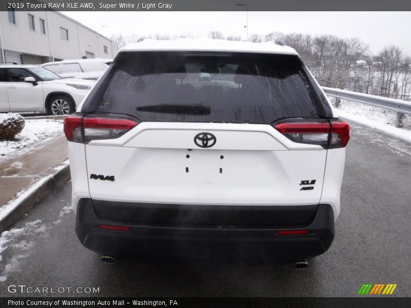 Super White / Light Gray 2019 Toyota RAV4 XLE AWD