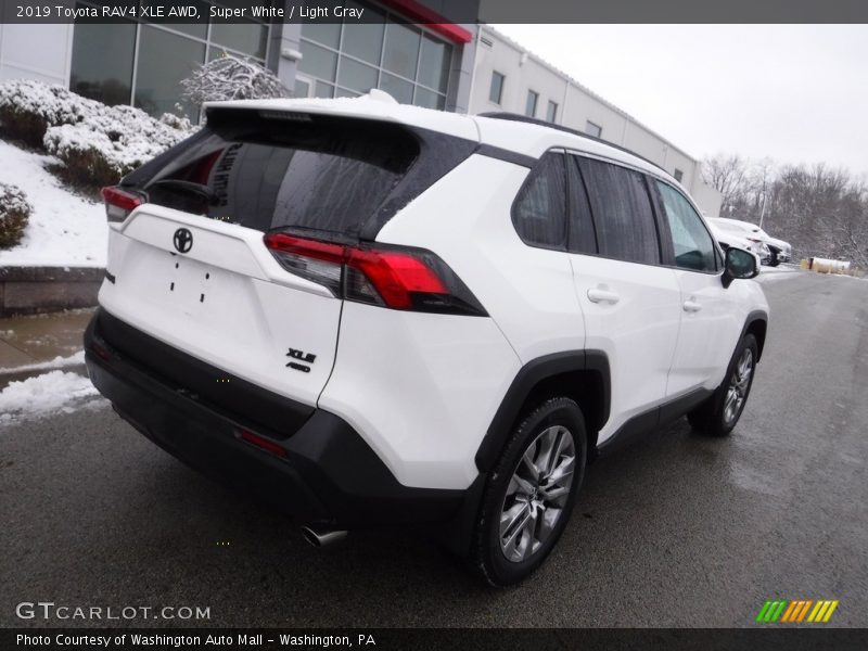 Super White / Light Gray 2019 Toyota RAV4 XLE AWD