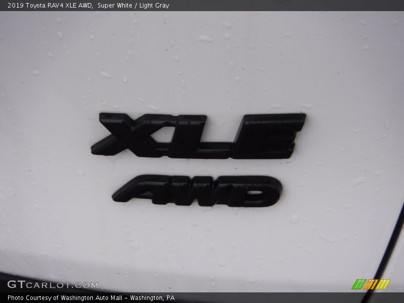 Super White / Light Gray 2019 Toyota RAV4 XLE AWD