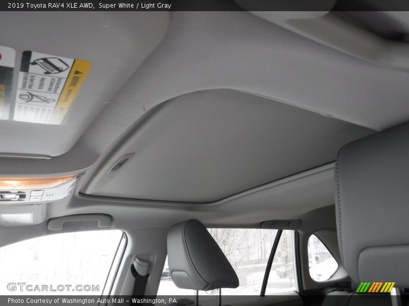 Super White / Light Gray 2019 Toyota RAV4 XLE AWD