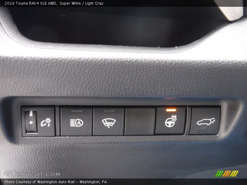 Super White / Light Gray 2019 Toyota RAV4 XLE AWD