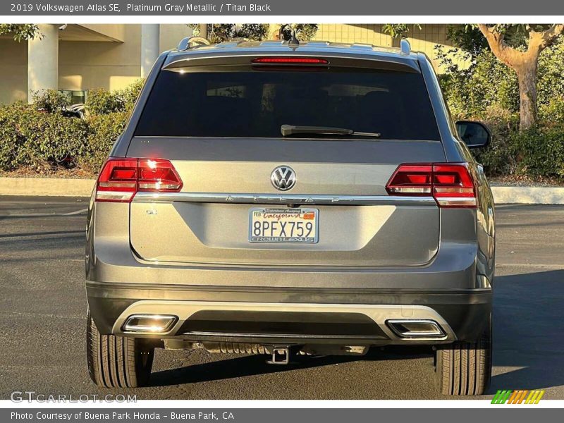 Platinum Gray Metallic / Titan Black 2019 Volkswagen Atlas SE