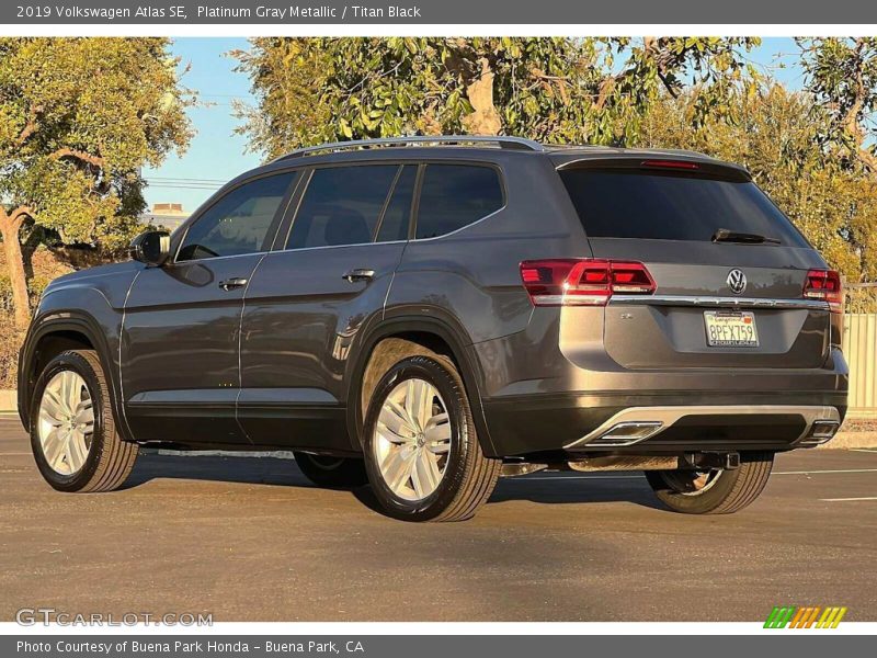 Platinum Gray Metallic / Titan Black 2019 Volkswagen Atlas SE