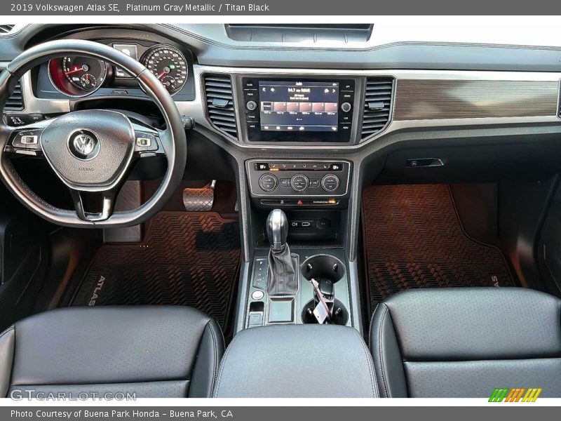 Platinum Gray Metallic / Titan Black 2019 Volkswagen Atlas SE