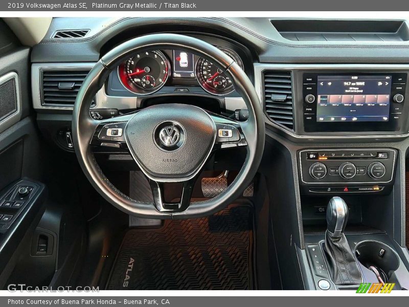 Platinum Gray Metallic / Titan Black 2019 Volkswagen Atlas SE
