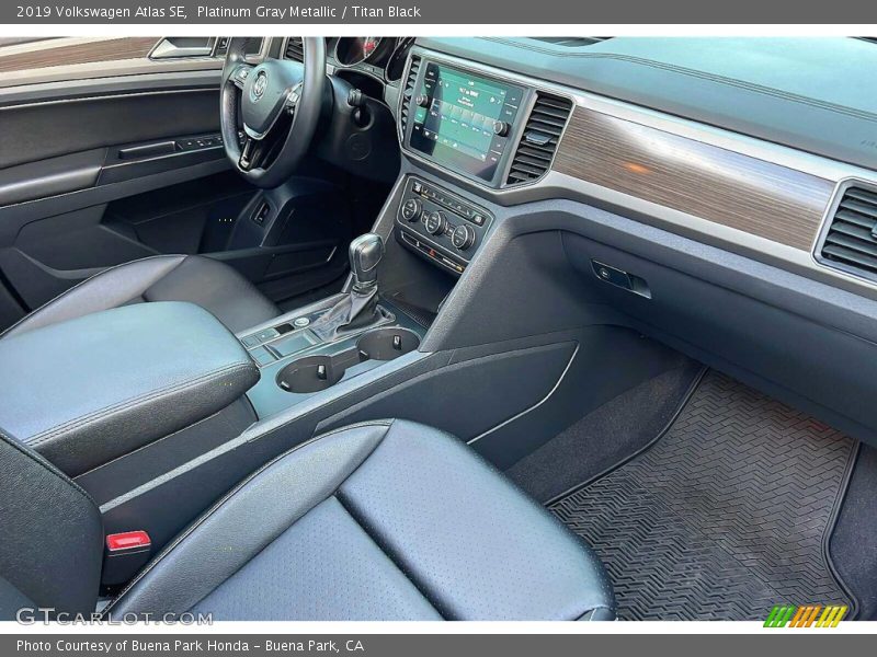 Platinum Gray Metallic / Titan Black 2019 Volkswagen Atlas SE