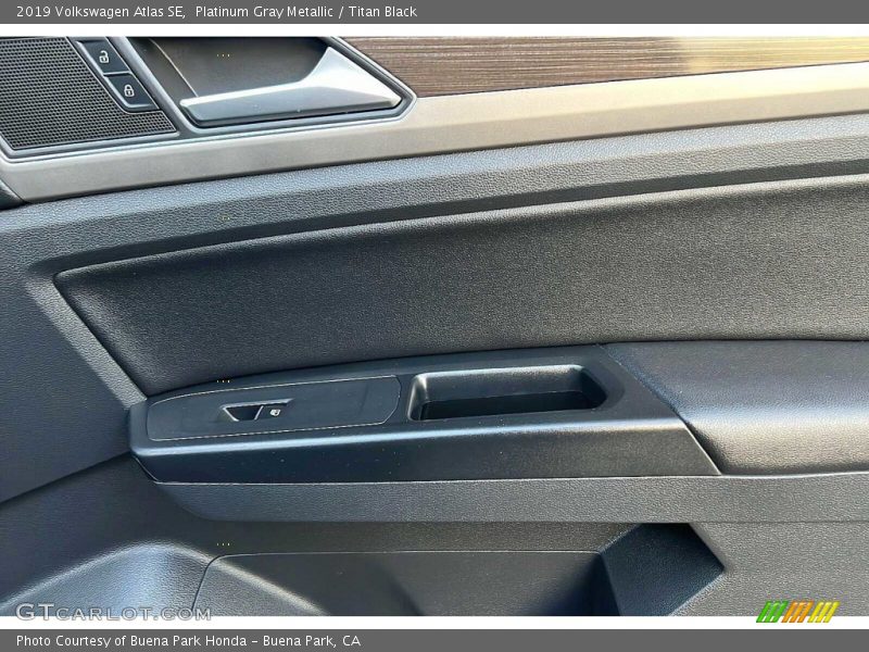 Platinum Gray Metallic / Titan Black 2019 Volkswagen Atlas SE