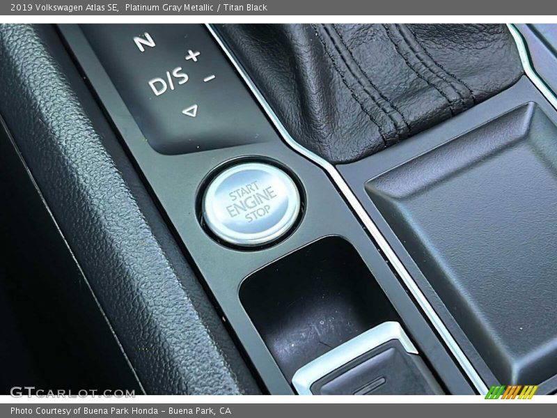 Platinum Gray Metallic / Titan Black 2019 Volkswagen Atlas SE