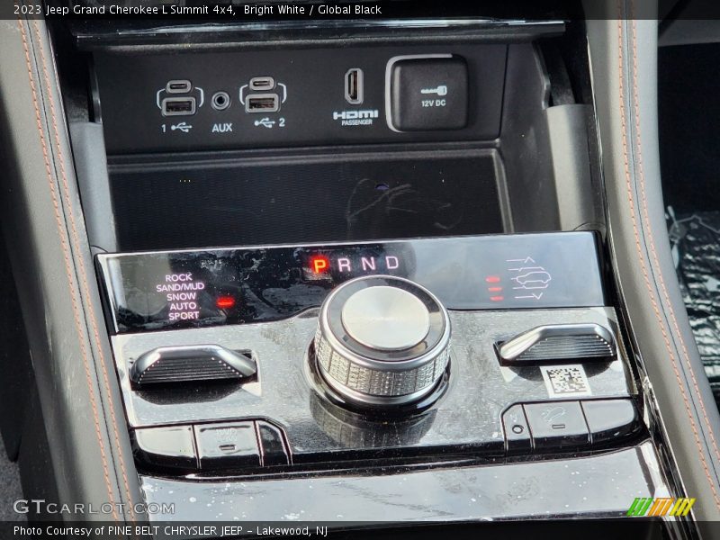  2023 Grand Cherokee L Summit 4x4 8 Speed Automatic Shifter