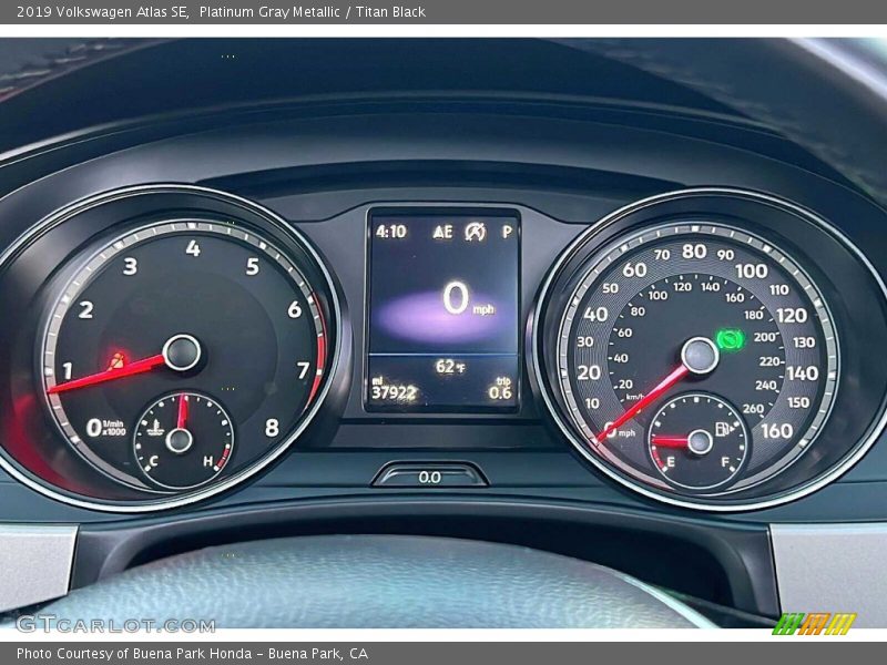 Platinum Gray Metallic / Titan Black 2019 Volkswagen Atlas SE