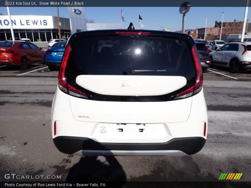 Snow White Pearl / Black 2023 Kia Soul LX