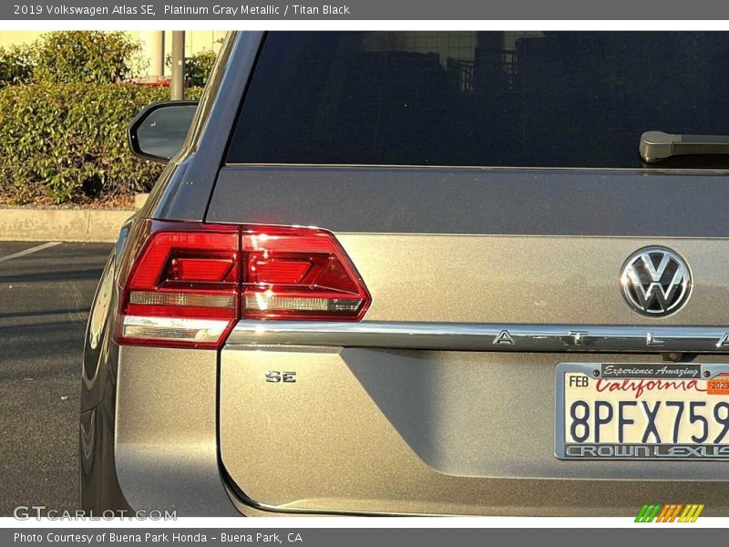 Platinum Gray Metallic / Titan Black 2019 Volkswagen Atlas SE