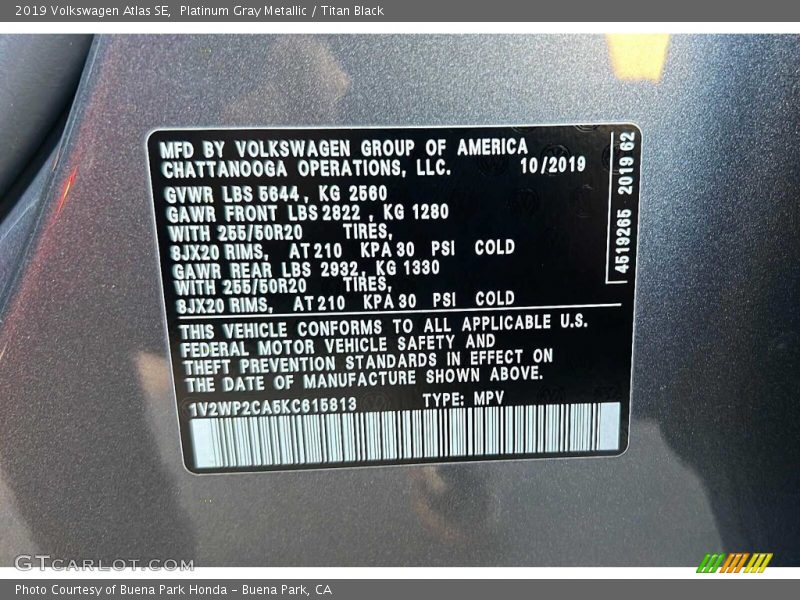 Platinum Gray Metallic / Titan Black 2019 Volkswagen Atlas SE