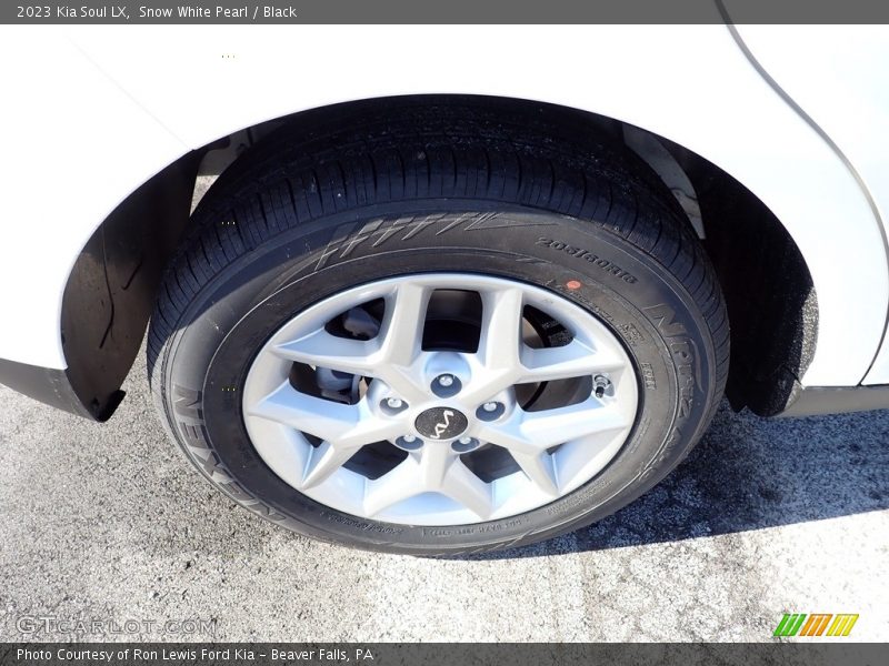 Snow White Pearl / Black 2023 Kia Soul LX