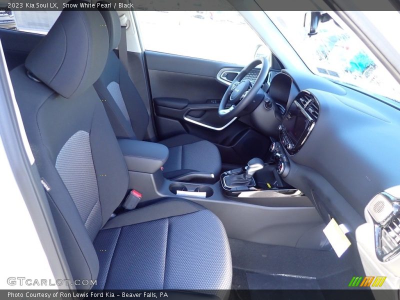 Snow White Pearl / Black 2023 Kia Soul LX