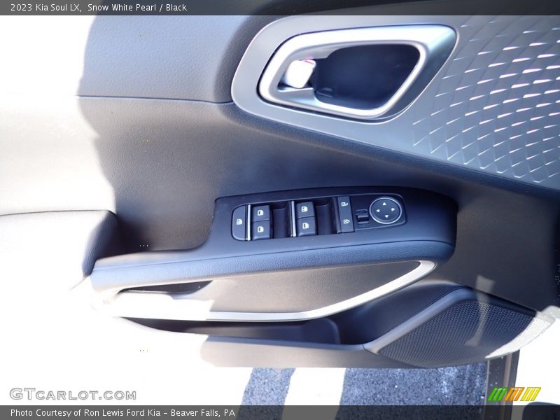 Snow White Pearl / Black 2023 Kia Soul LX