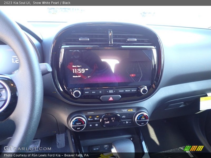 Snow White Pearl / Black 2023 Kia Soul LX