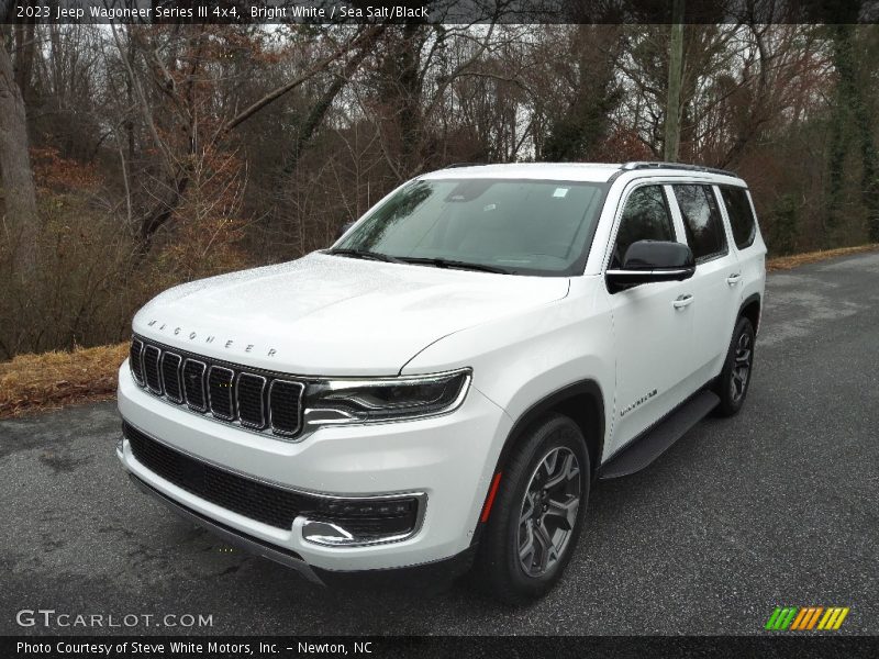 Bright White / Sea Salt/Black 2023 Jeep Wagoneer Series III 4x4
