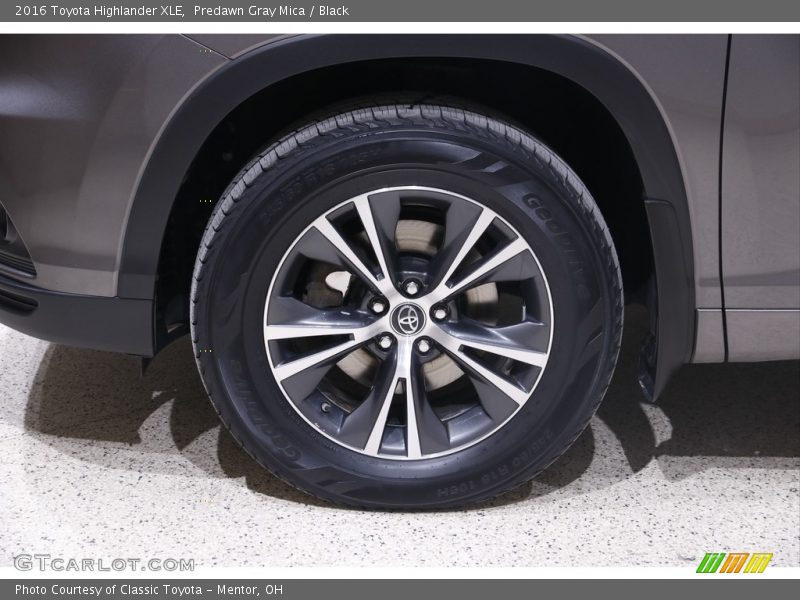 Predawn Gray Mica / Black 2016 Toyota Highlander XLE