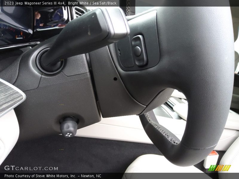 Bright White / Sea Salt/Black 2023 Jeep Wagoneer Series III 4x4