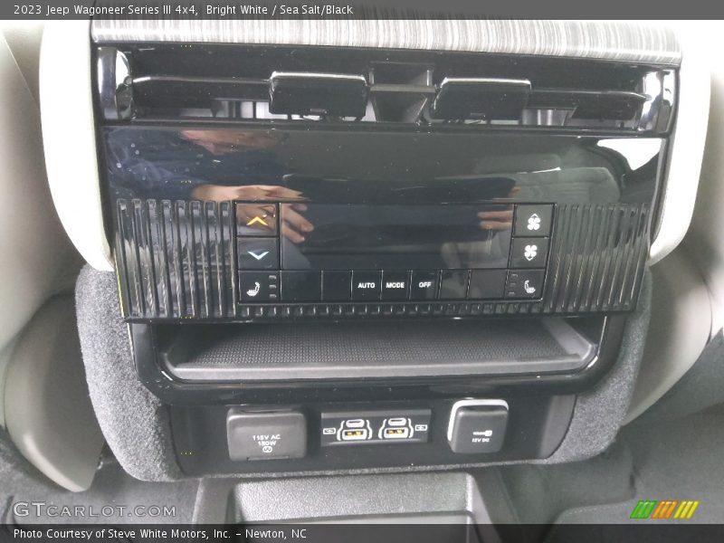 Bright White / Sea Salt/Black 2023 Jeep Wagoneer Series III 4x4