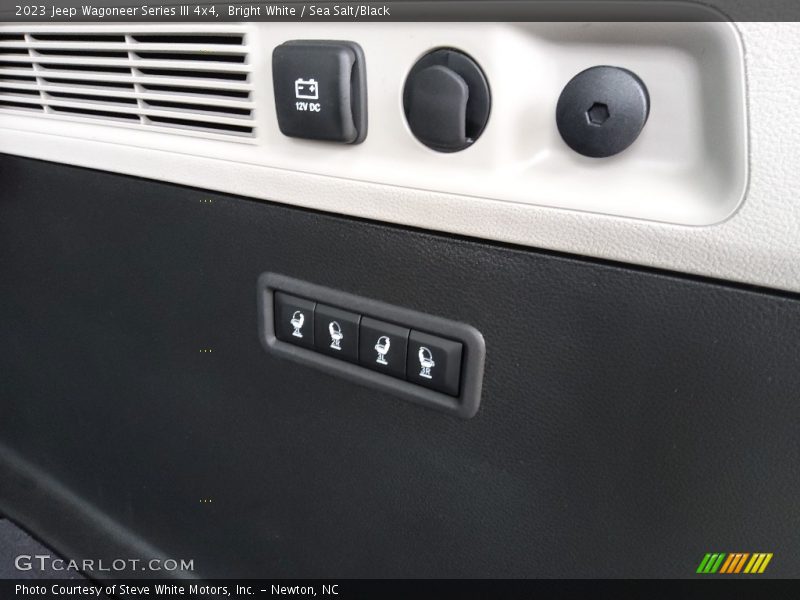 Bright White / Sea Salt/Black 2023 Jeep Wagoneer Series III 4x4