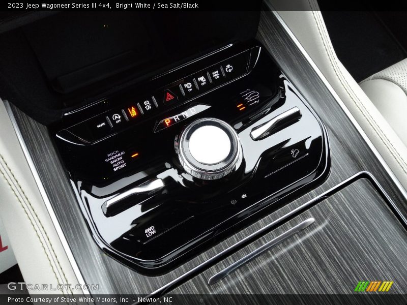  2023 Wagoneer Series III 4x4 8 Speed Automatic Shifter