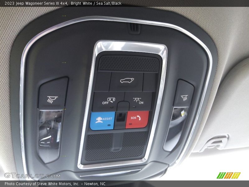 Bright White / Sea Salt/Black 2023 Jeep Wagoneer Series III 4x4