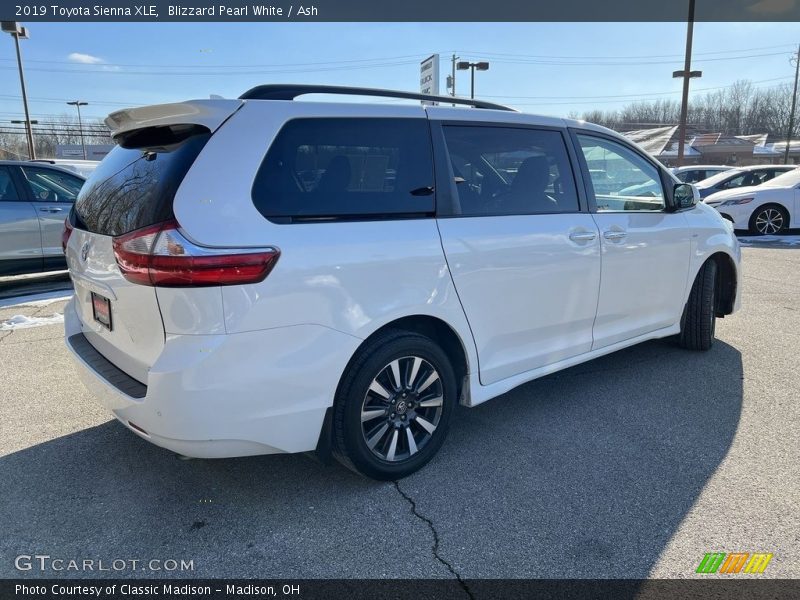 Blizzard Pearl White / Ash 2019 Toyota Sienna XLE