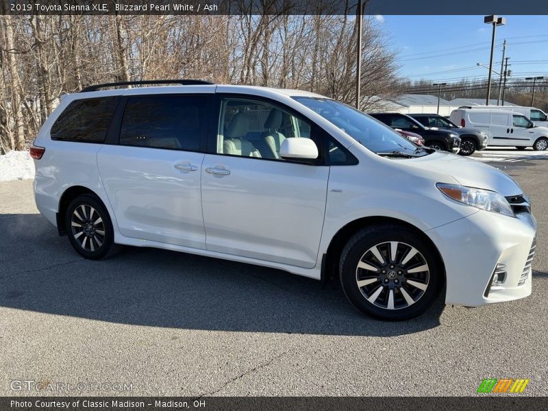 Blizzard Pearl White / Ash 2019 Toyota Sienna XLE