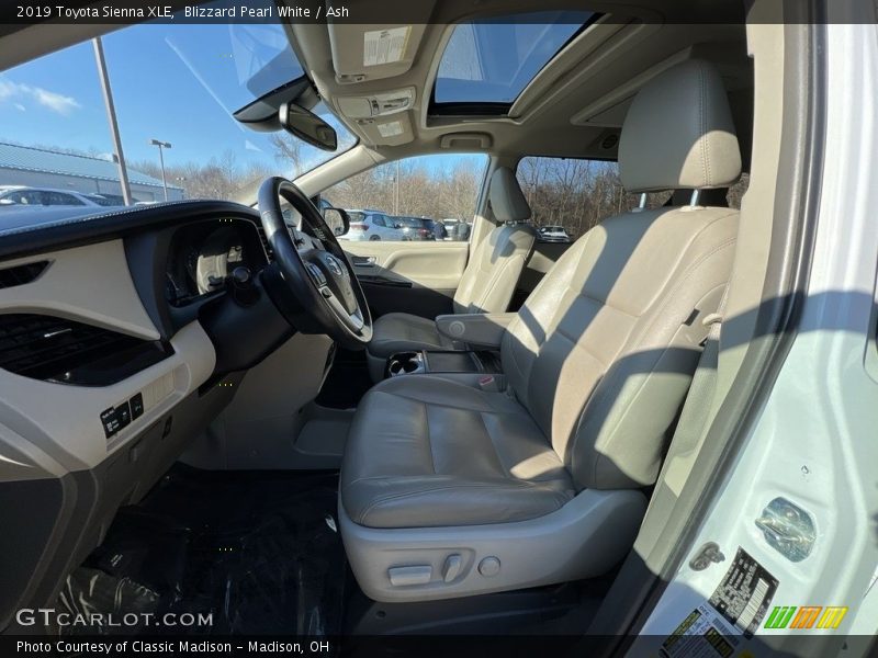Blizzard Pearl White / Ash 2019 Toyota Sienna XLE