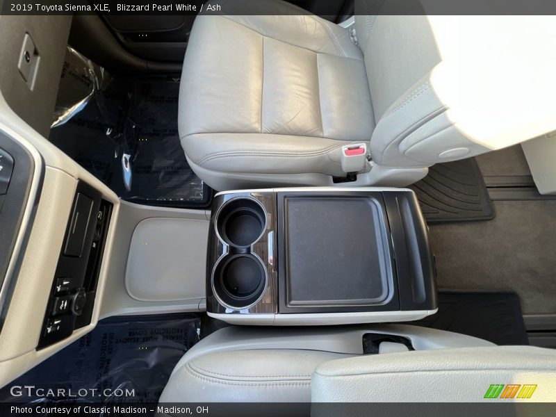 Blizzard Pearl White / Ash 2019 Toyota Sienna XLE