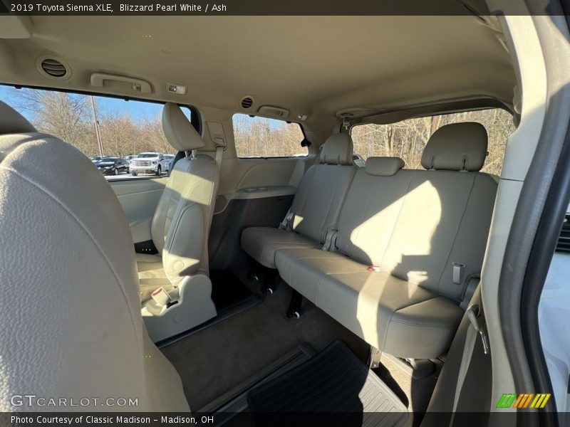 Blizzard Pearl White / Ash 2019 Toyota Sienna XLE