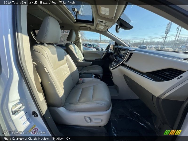 Blizzard Pearl White / Ash 2019 Toyota Sienna XLE