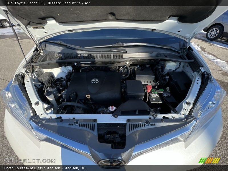 Blizzard Pearl White / Ash 2019 Toyota Sienna XLE