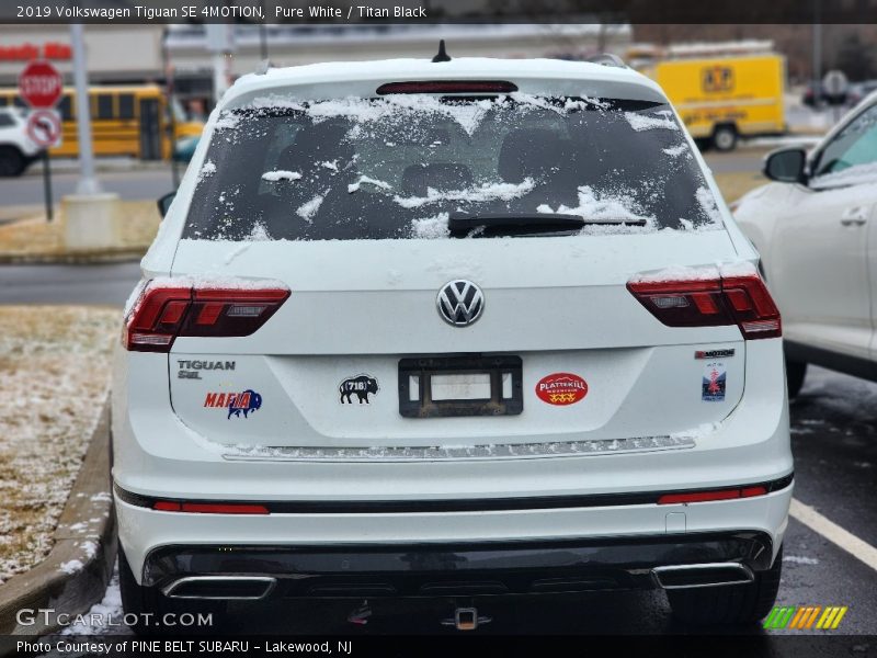 Pure White / Titan Black 2019 Volkswagen Tiguan SE 4MOTION